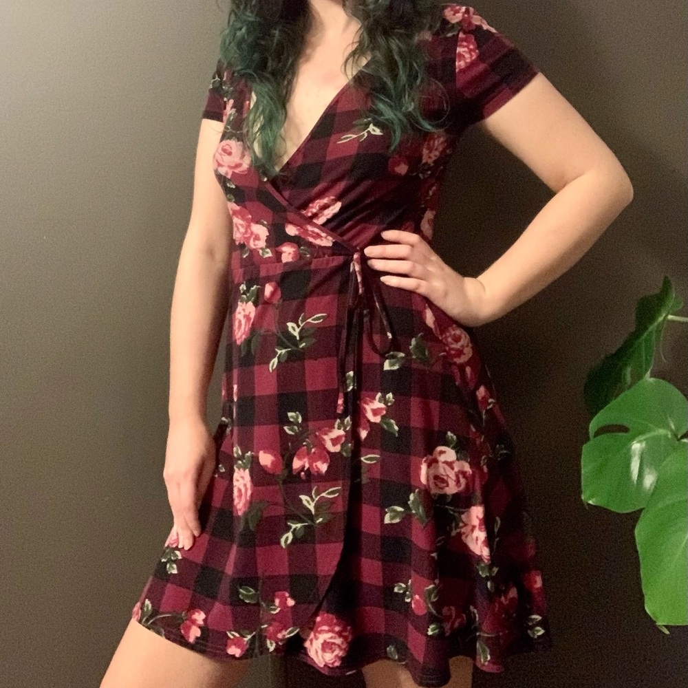 Cute Floral Rose Black Red Plaid Faux/Wrap Dress Small